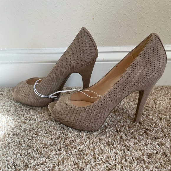 Brand New Guess Peep Toe Nude Heel - Picture 2 of 3